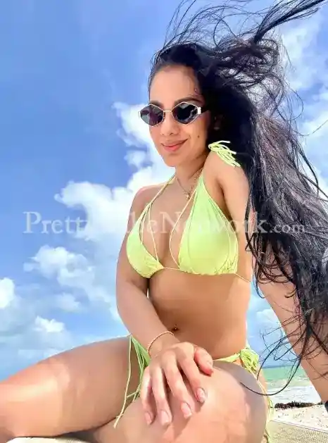 Flight Attendant Ayushi—Erotic Airhostess Escort in Noida for Professional Dating and Sex