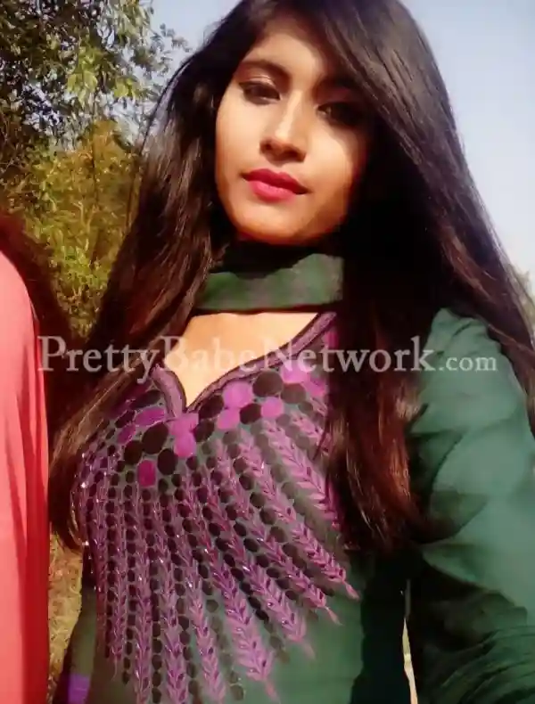 College Student Sonal—Young Call Girl in Noida Sector 18 for Girlfriend Experience