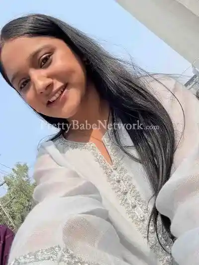 bengali-escort-monali-invites-you-to-her-apartment-to-enjoy-sex-services-1