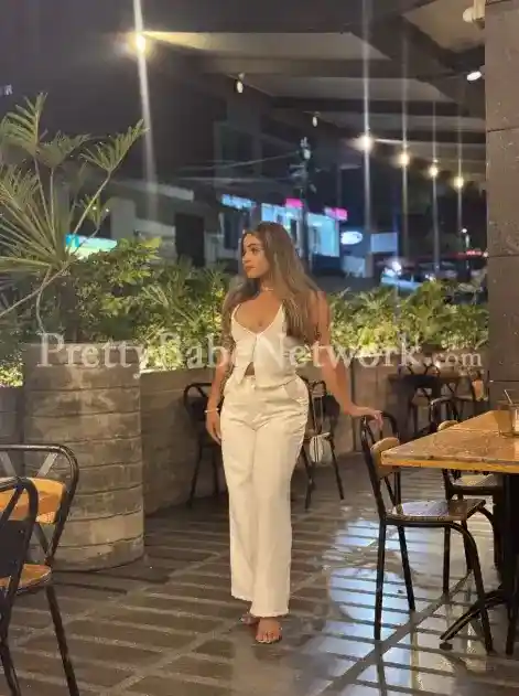 Thick Thigh Blonde Annie—A Chubby British Escort in Santacruz for Dating Night and Sex