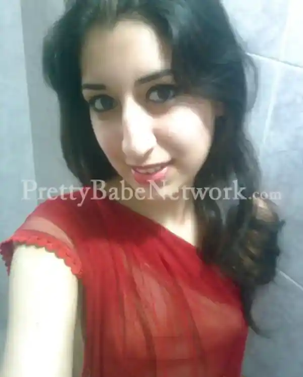 Smiling Cutie Anita—High-Profile Escort in Noida Sector 27 for GFE