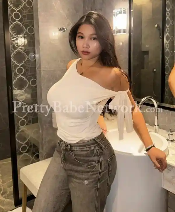 Singaporean Escort near Golf Green Boobsie for best Call Girl Service in Kolkata