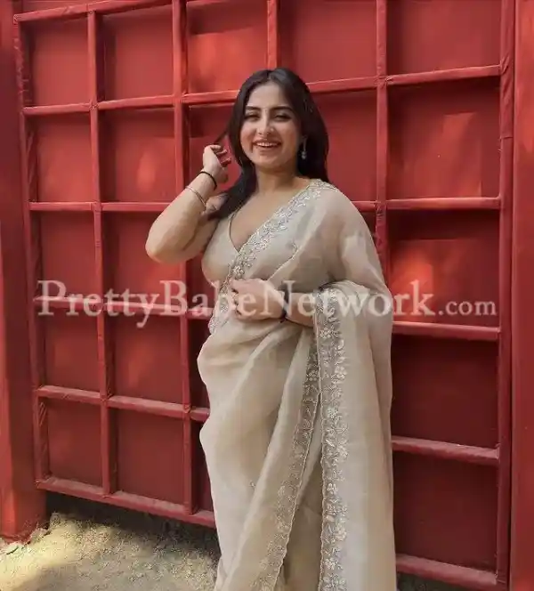 Visit at Beyzaa Hotel & Suites, High-Profile Escort in Kolkata Rushali Awaits You