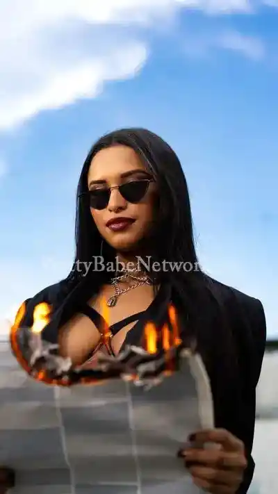 high-class-escort-simar-offers-gfe-sex-services-in-hatibagan-kolkata-1