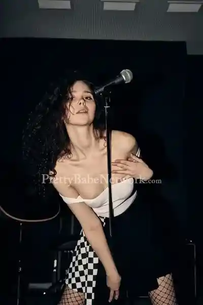 hire-kolkata-muslim-escort-ayesha-for-romantic-dates-or-sex-hookups-1