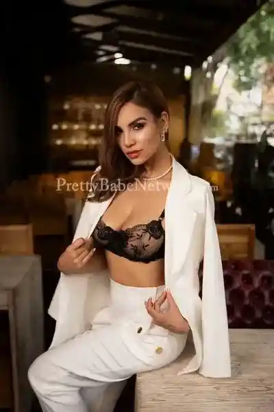 hire-european-escort-dixen-for-girlfriend-experience-or-couple-session-1