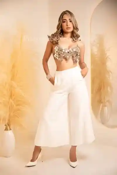 Ready for Couples, Brazilian Escort Gabby Offers Endless Sexual Pleasures