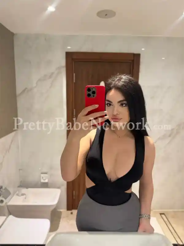 come-fuck-me-zaya-belarusian-call-girl-staying-near-camac-street-kolkata-1