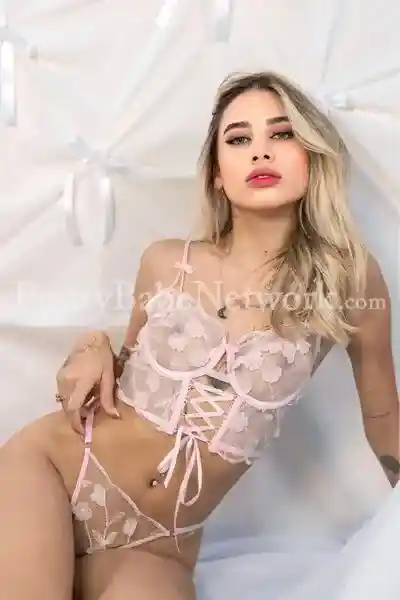 Sexy American Lingerie Model Dana For a Private Date