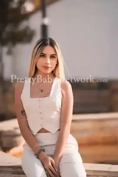 Sexy American Lingerie Model Dana For a Private Date