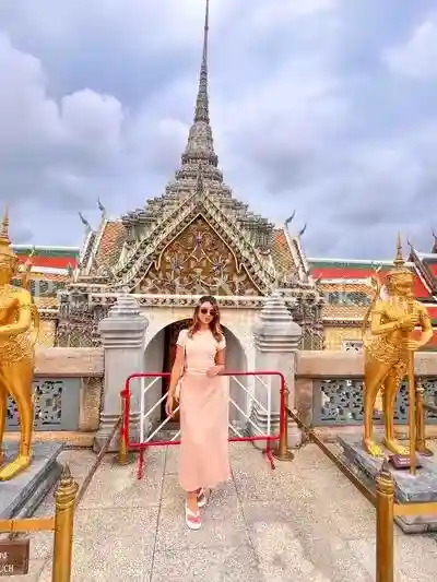 Hire an American Model Escort Eleanor in Navi Mumbai For Travel Companion and Parties