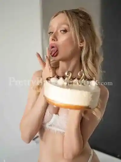 Vietnamese Model Escort Lina offering Hookup Services in South City Mall, Kolkata