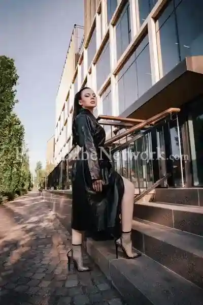 Female Model Escort in Kolkata from Mumbai Staying in Novotel Hotel