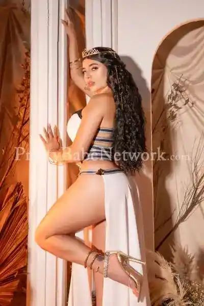 Situated on Park Hotel, Kolkata📍Model Escort Soni Can Impress You
