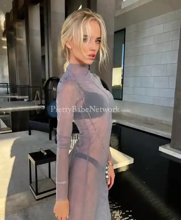 Meet Sexy and Beautiful Liza, a Russian Escort in Bangalore