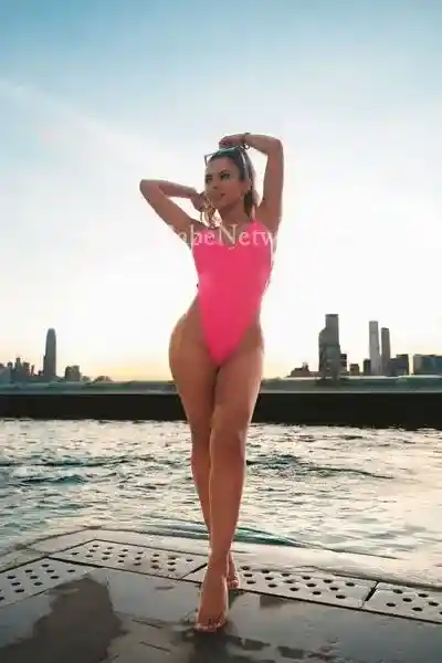 Russian Escort Girl Ysabella in Dharmatala, Kolkata Offers Threesome, 69, and Watersports