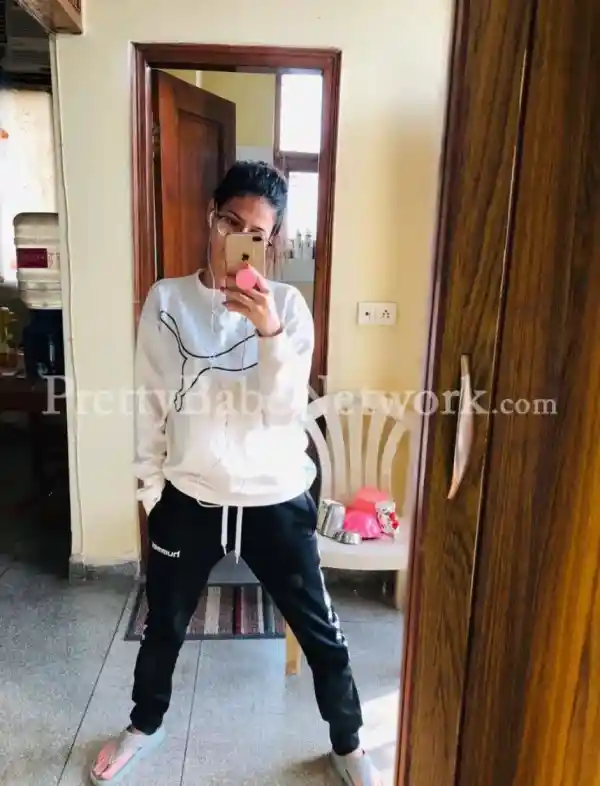 Sexy Indian Girl Aparna—Slim Escort in Mumbai Near Goregaon