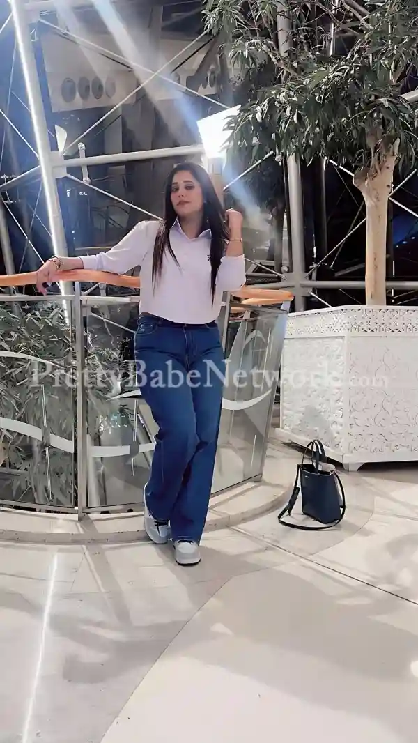 Independent Working Woman Harleen Bhullar—VIP Escort in Goregaon