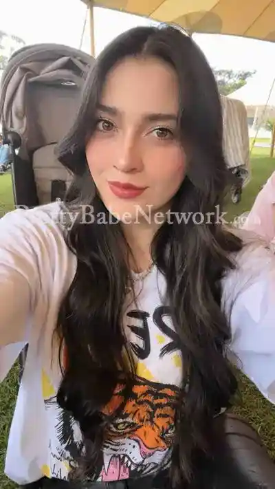 Meet VIP Escort Girl Malvika at Sun N Sand 5-star Hotel, Mumbai