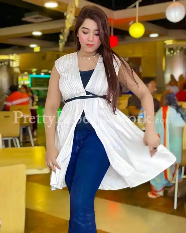 Premium Muslim Beauty Raisa - VIP Escort in Gaur City, Greater Noida