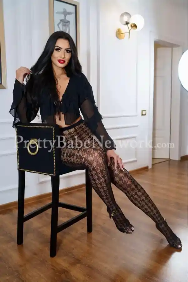Back in Kolkata Milf Escort from Romania, Andreea for the Finest Sex Meetings