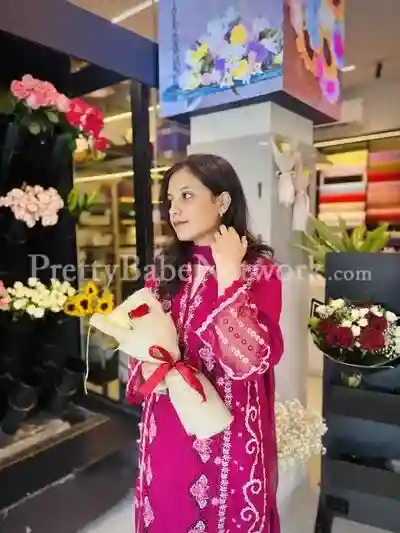 Housewife Farida For Premium Escort Services in Hotel Marine Plaza