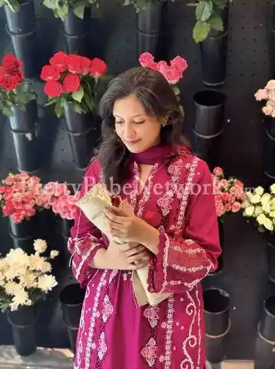 Housewife Farida For Premium Escort Services in Hotel Marine Plaza