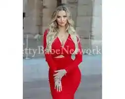 Kamini – Mature & Elegant Housewife Escort in North Goa