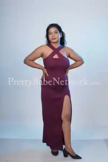 Beautiful and Young Bhabhi Manyata—Housewife escort in Noida Sector 137