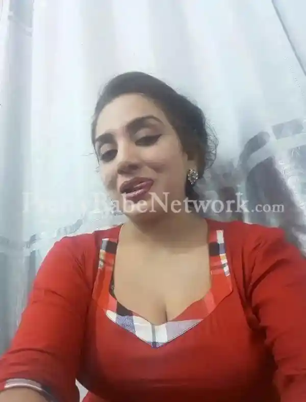 nazma-sheikh-experienced-mature-muslim-housewife-escort-in-sector-19-2