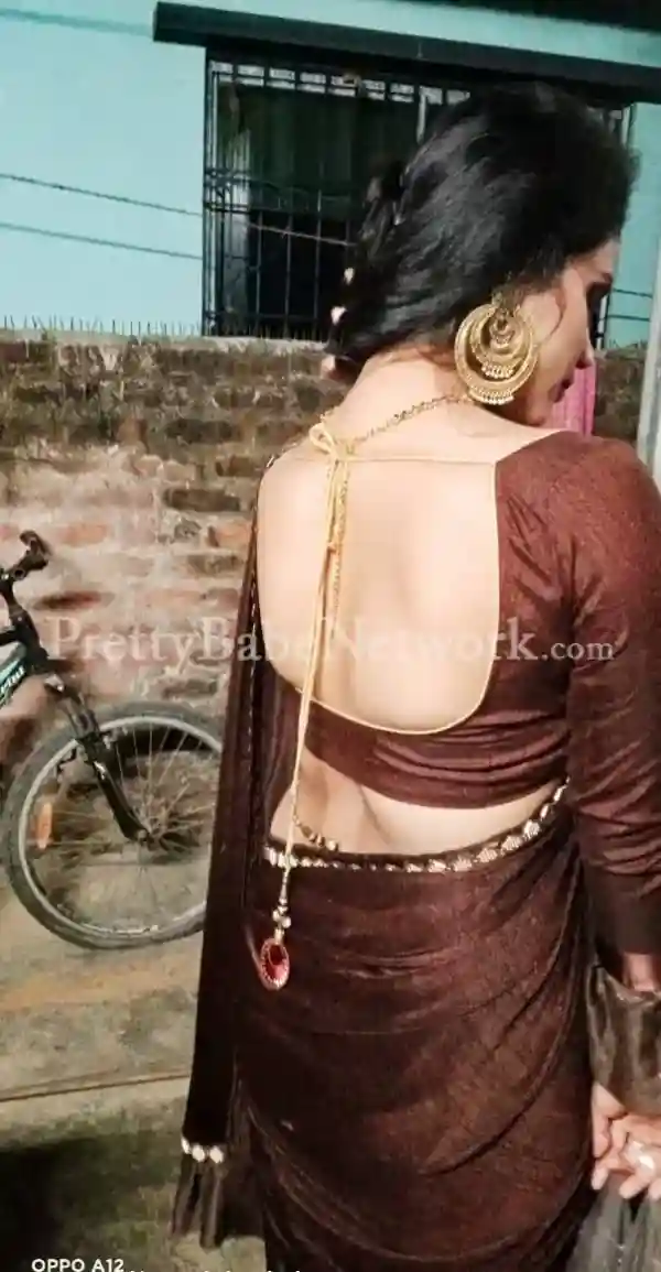 Rinki—Desi Housewife Cum Bhabhi Escort in Noida at Sector 19