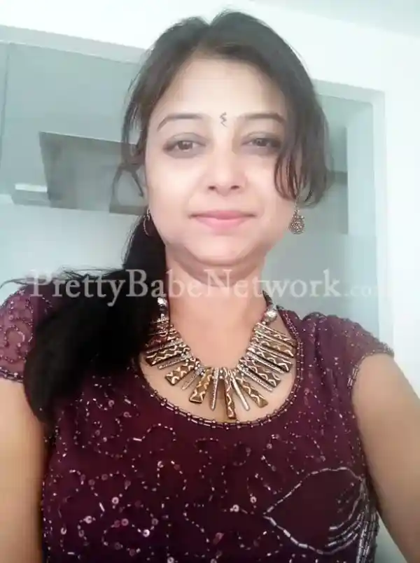 rupa-mature-housewife-escort-in-arun-vihar-noida-to-get-adult-enjoyment-1