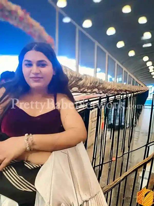 I'm Smriti, Newly Married Housewife Serve Outcall Clients in Hotels