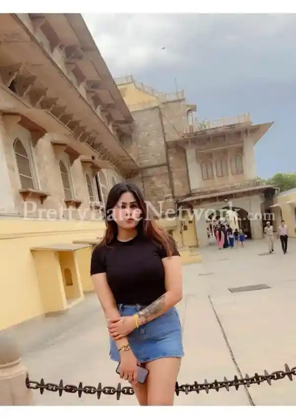 Aashika This Side! A Model Cum VIP Call Girl in Dunlop, Kolkata Incall & Outcalls