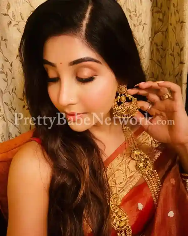 Sameera VIP Escort near Burrabazar, Kolkata for Intimate Hookup Sessions