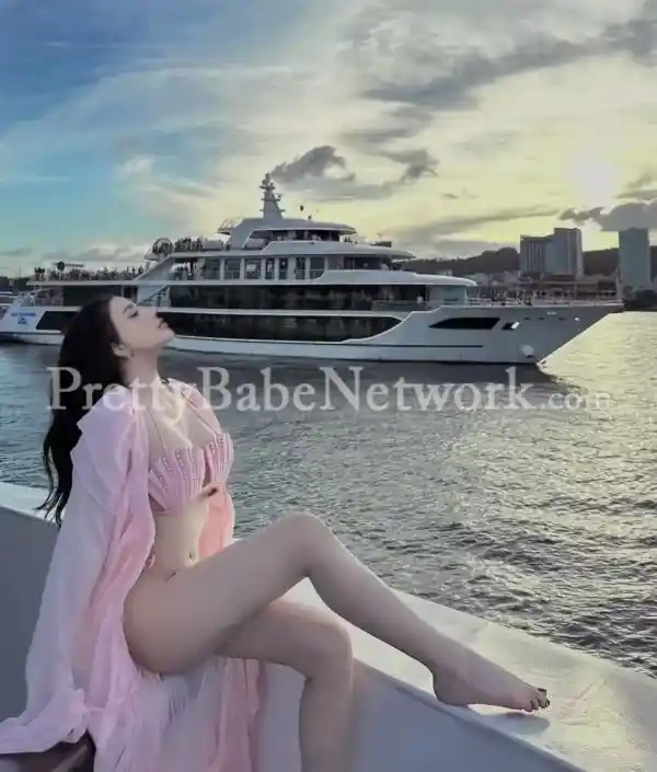 Meet 26-Year-Old Thảo VIP Vietnamese Call Girl in Hennur, Bangalore