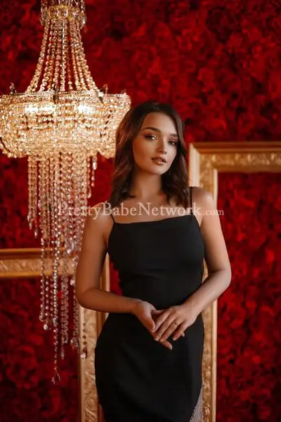 Hey I'm Lily - Petite Foreign Escort for Intimate Lovemaking in IBIS Hotel, Kolkata