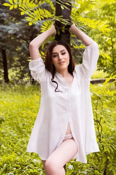 Independent Escort from Netherlands Zoey Can Offer You Excellent GFE