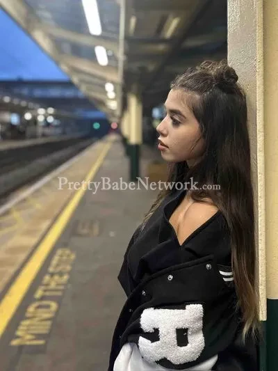 Kolkata Ramp Model Escort Sanvi Offers Top-Notch Call Girl Services