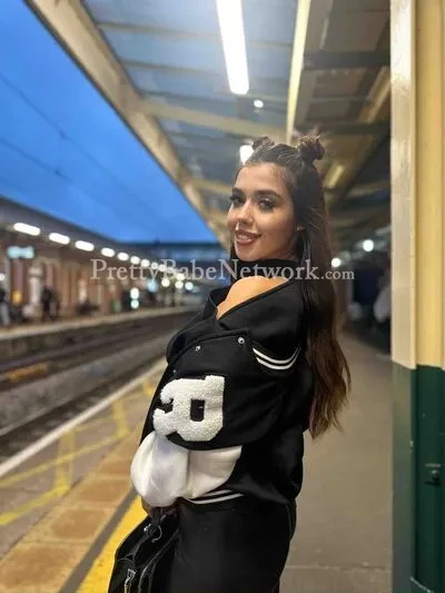 Kolkata Ramp Model Escort Sanvi Offers Top-Notch Call Girl Services