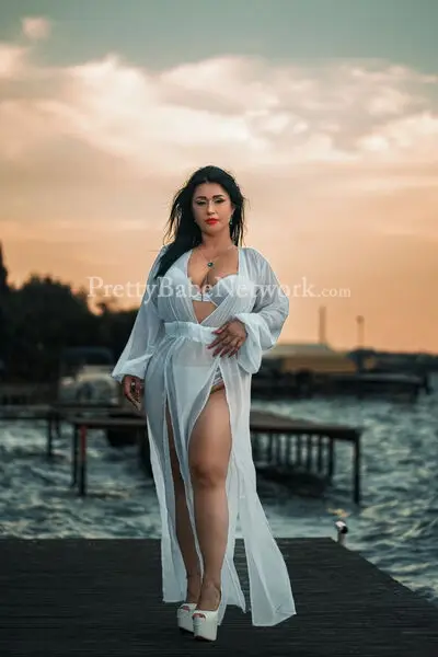 Air Hostess Escort Prisha Available 24*7 for One-Night Stand in Holiday Inn Hotel, Kolkata