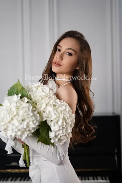 24-Year-Old College Call Girl Ishi is Ready to Showcase You Her Sexiness
