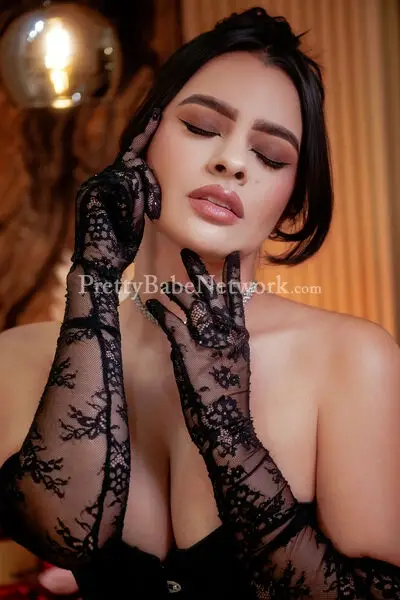 Enjoy Naughty Sex Sessions With Air Hostess Escort Girl Varsha