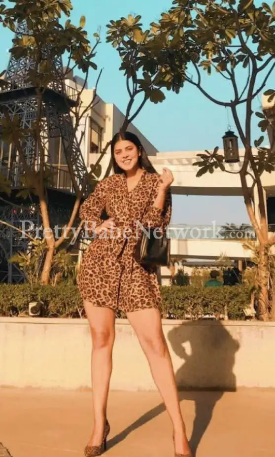 Professional Air Hostess Escort Divyanshi—Best Call Girl in Noida Sector 62 for High-End Services