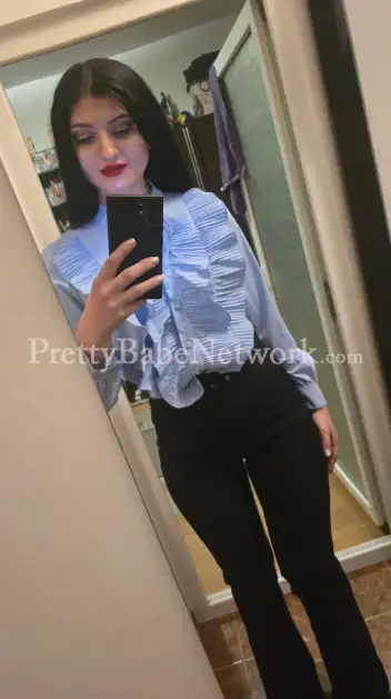 Pretty-Looking Air Hostess Escort Kaya—Luxury Escort in Noida Sector 50