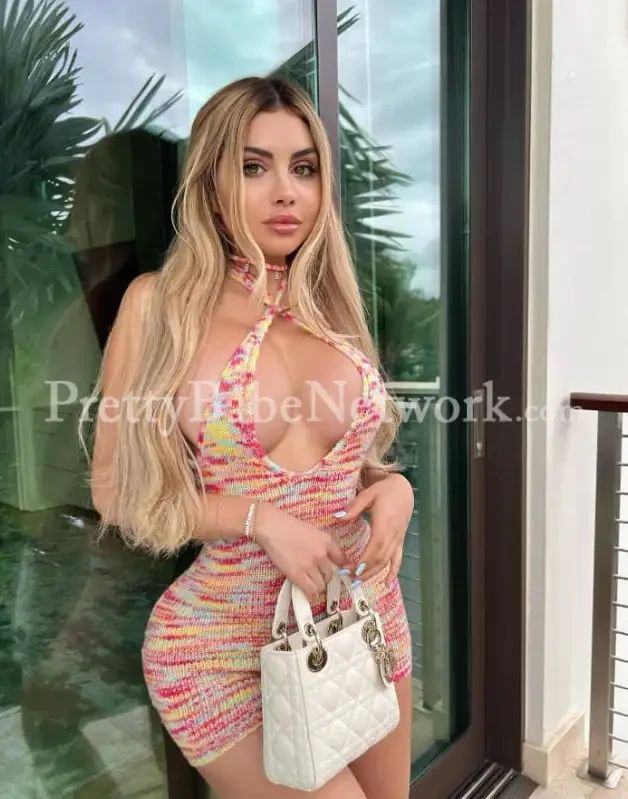 I'm Kate, an air hostess and a best companion. I have a hot figure. Available for a real meetup