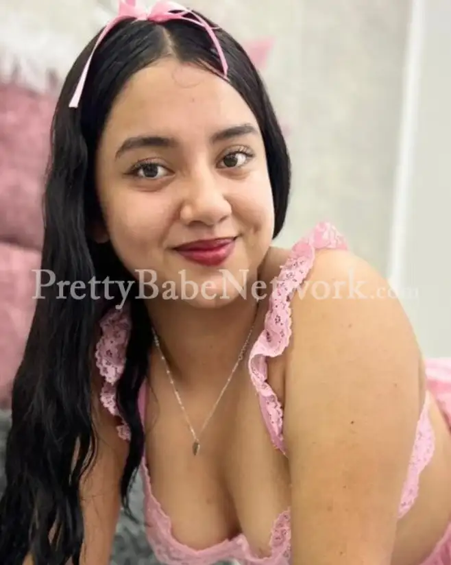 Anamika—Plumpy College Escort in Noida Sector 121 For GFE