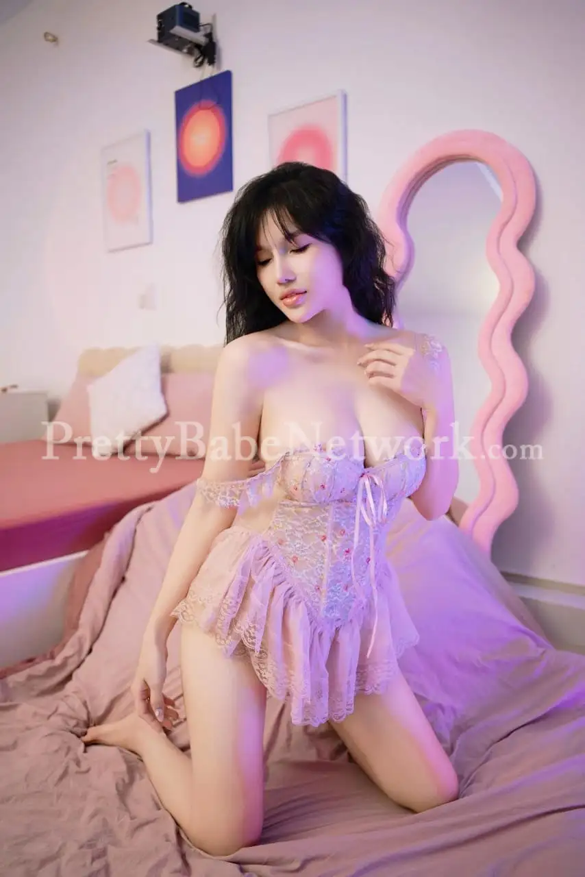 Call Cara Vietnamese Masseuse Escort in Le Meridien Hotel, Gurgaon for Massage Service