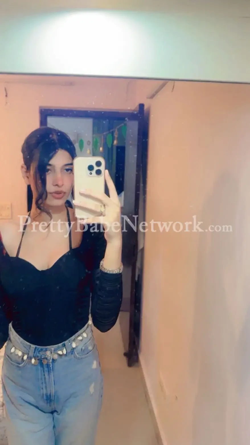 Independent College Call Girl in Gurgaon Kanika for Cam Shows & Hookups