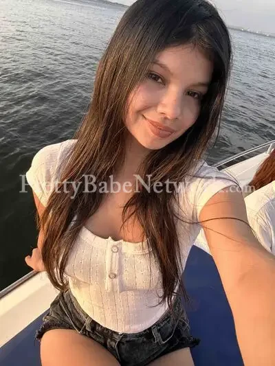 College Call Girl in Palam Vihar, Gurgaon Nandini Offers a Variety of Services